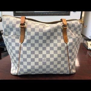 💯authentic Louis Vuitton